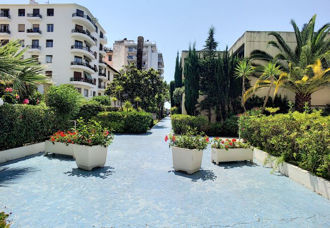 Apartment in Nice - N&J - BLEU AZUR VUE MER - Central - Very close sea Apartment in Nice - N&J - BLEU AZUR VUE MER - Central - Very close sea