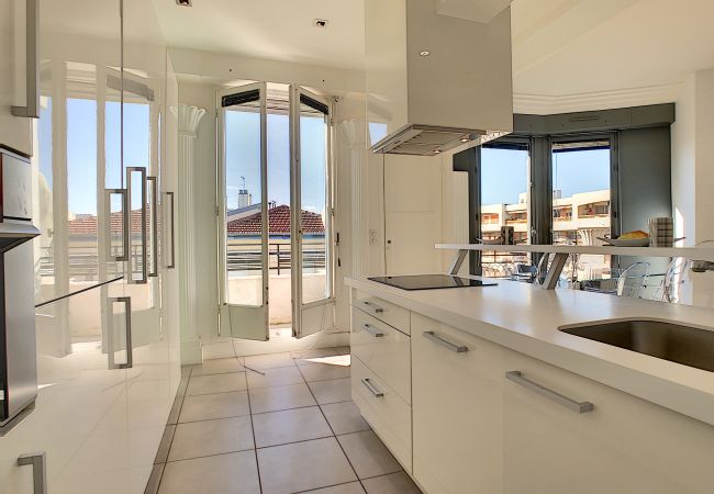 Apartment in Nice - N&J - LES AIGLES - Very close sea - Top floor Apartment in Nice - N&J - LES AIGLES - Very close sea - Top floor