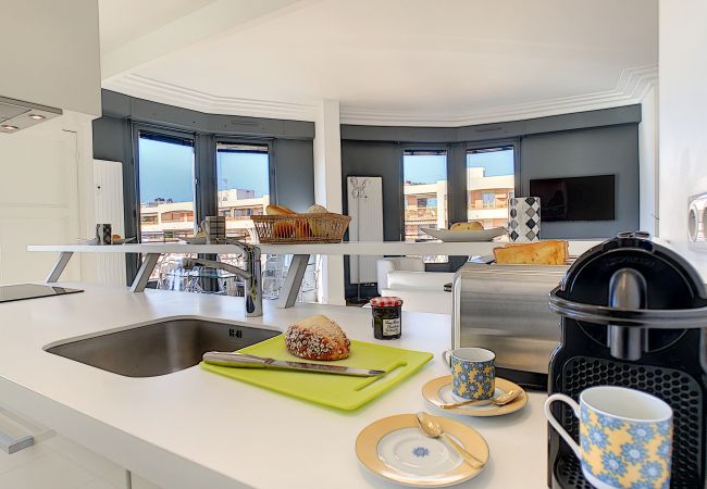 Apartment in Nice - N&J - LES AIGLES - Very close sea - Top floor Apartment in Nice - N&J - LES AIGLES - Very close sea - Top floor