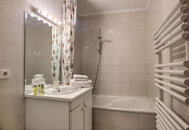 Apartment in Nice - N&J -PALAIS RENOIR - Close sea - Free parking Apartment in Nice - N&J -PALAIS RENOIR - Close sea - Free parking