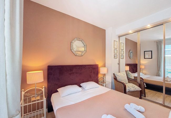 Apartment in Nice - N&J - TROIS PROMENADE - Central - Very close sea Apartment in Nice - N&J - TROIS PROMENADE - Central - Very close sea