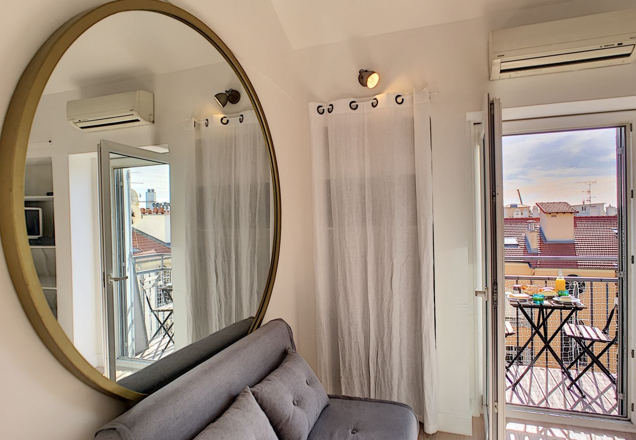 Apartment in Nice - N&J - DUPLEX MIROIR - Hyper center - Top floor