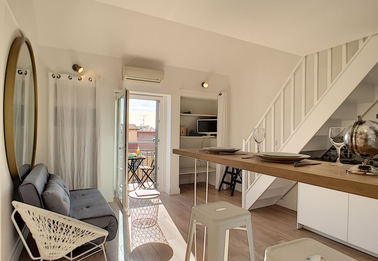 Apartment in Nice - N&J - DUPLEX MIROIR - Hyper center - Top floor