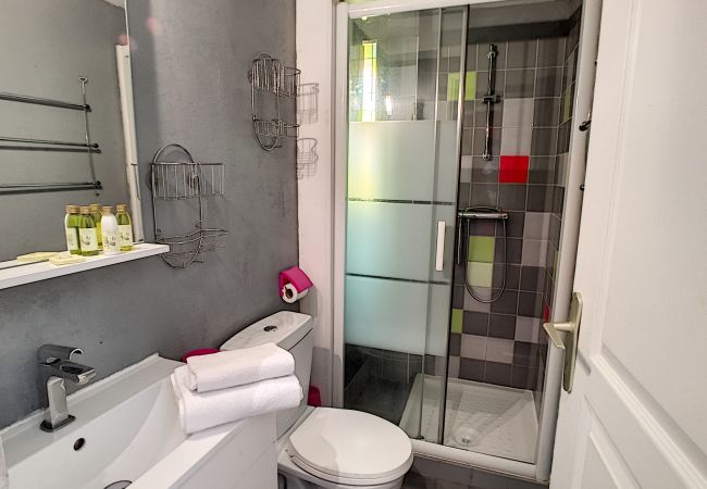 Studio in Nice - N&J - RED TOUCH - Central - Very close sea Studio in Nice - N&J - RED TOUCH - Central - Very close sea