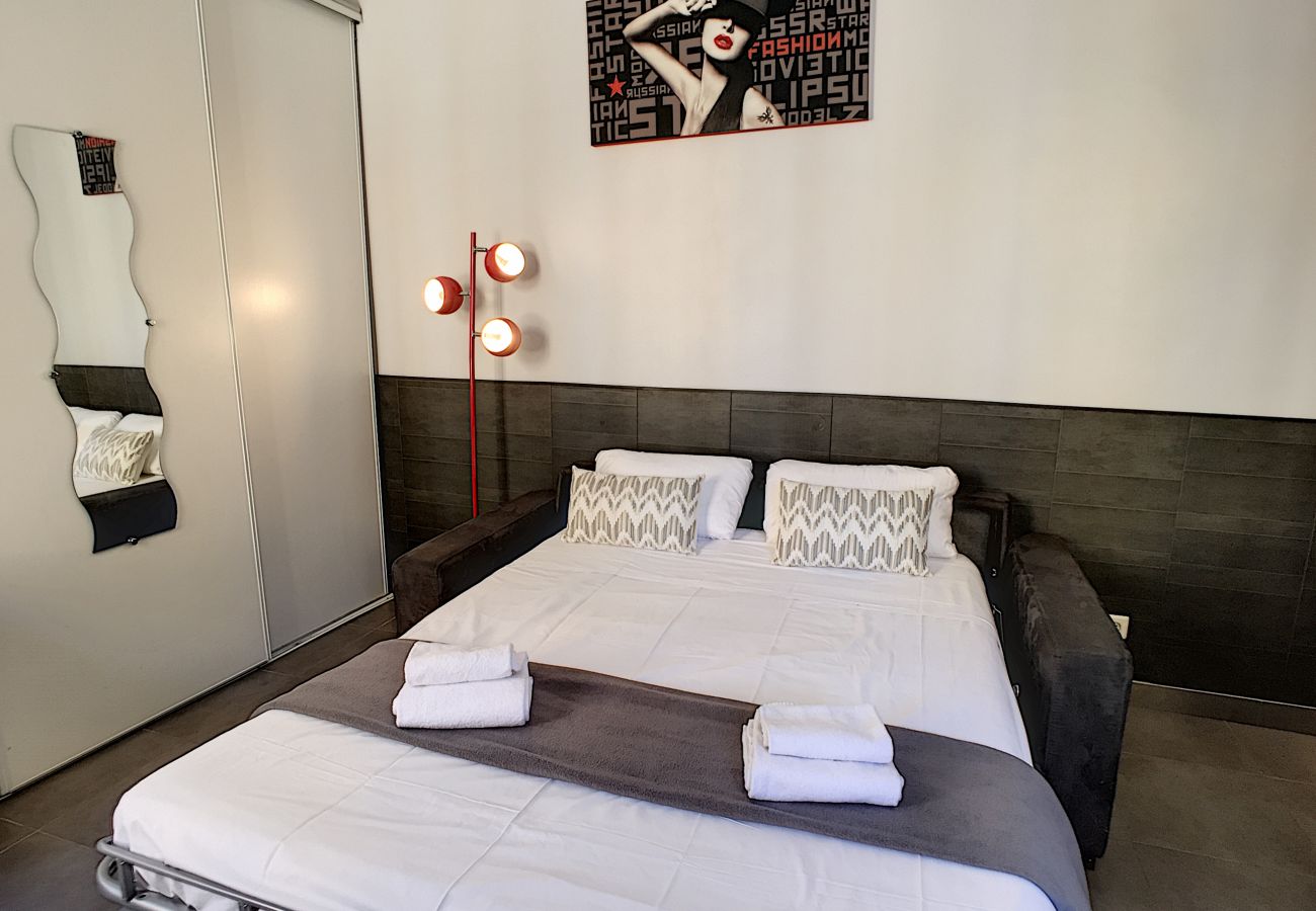 Studio in Nice - N&J - RED TOUCH - Central - Close sea - Pedestrian zone