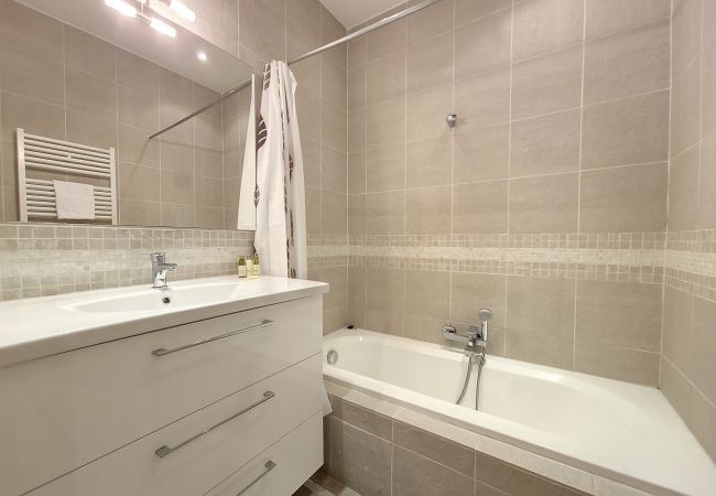 Apartment in Nice - N&J - RIVIERA PROVENCE - CENTRAL - NEAR SEA Apartment in Nice - N&J - RIVIERA PROVENCE - CENTRAL - NEAR SEA