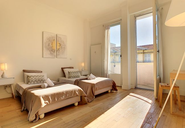 Apartment in Nice - N&J - GLORIA BEACH - Close sea - Prestige building Apartment in Nice - N&J - GLORIA BEACH - Close sea - Prestige building