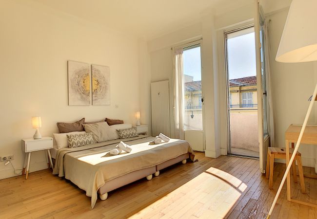 Apartment in Nice - N&J - GLORIA BEACH - Close sea - Prestige building Apartment in Nice - N&J - GLORIA BEACH - Close sea - Prestige building