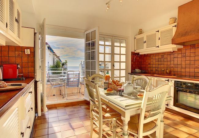 Apartment in Nice - N&J - BEACH COTTAGE TERRACE  - Very close sea  Apartment in Nice - N&J - BEACH COTTAGE TERRACE  - Very close sea