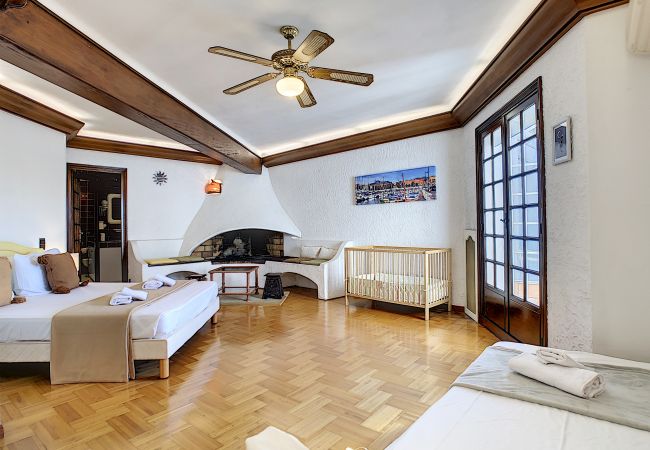 Apartment in Nice - N&J - BEACH COTTAGE TERRACE  - Very close sea  Apartment in Nice - N&J - BEACH COTTAGE TERRACE  - Very close sea