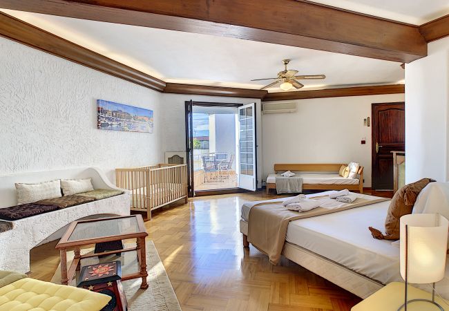 Apartment in Nice - N&J - BEACH COTTAGE TERRACE  - Very close sea  Apartment in Nice - N&J - BEACH COTTAGE TERRACE  - Very close sea