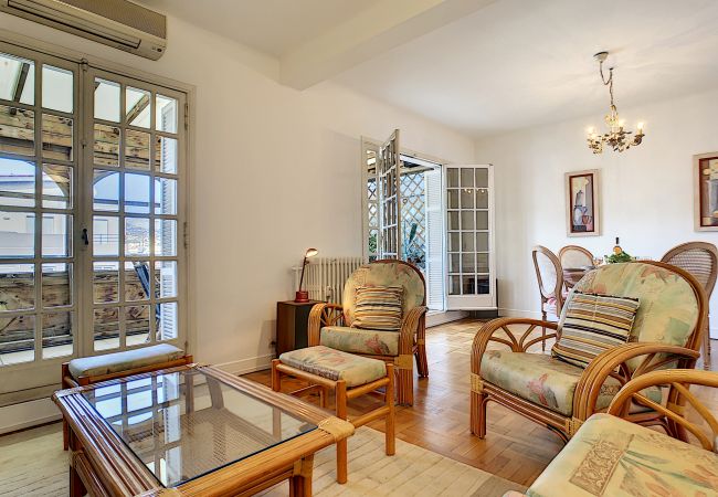 Apartment in Nice - N&J - BEACH COTTAGE TERRACE  - Very close sea  Apartment in Nice - N&J - BEACH COTTAGE TERRACE  - Very close sea