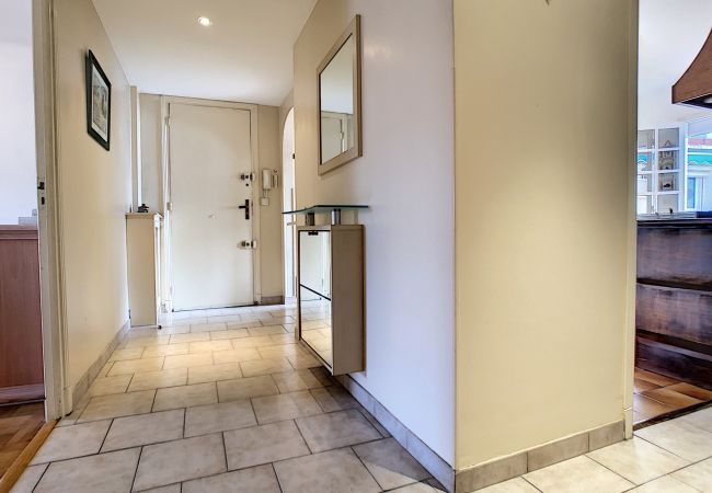 Apartment in Nice - N&J - BEACH COTTAGE TERRACE  - Very close sea  Apartment in Nice - N&J - BEACH COTTAGE TERRACE  - Very close sea