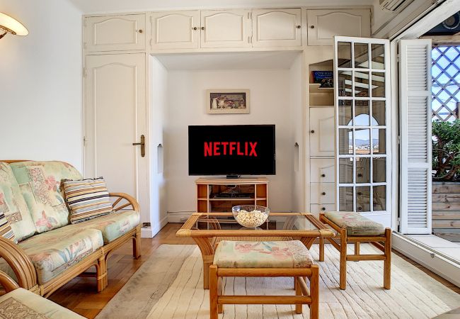 Apartment in Nice - N&J - BEACH COTTAGE TERRACE  - Very close sea  Apartment in Nice - N&J - BEACH COTTAGE TERRACE  - Very close sea