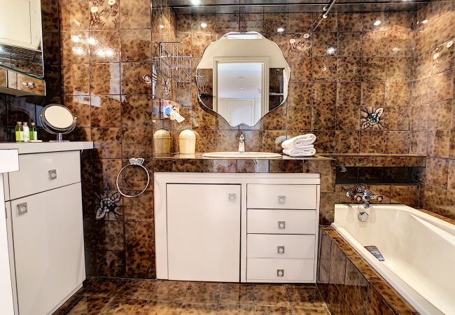 Apartment in Nice - N&J - BEACH COTTAGE TERRACE  - Very close sea  Apartment in Nice - N&J - BEACH COTTAGE TERRACE  - Very close sea