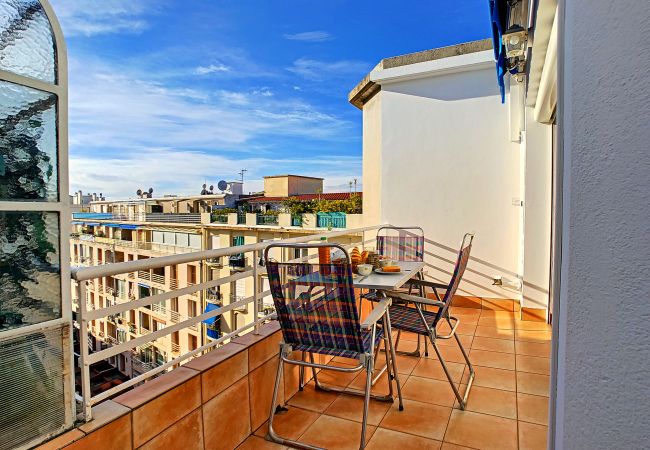 Apartment in Nice - N&J - BEACH COTTAGE TERRACE  - Very close sea  Apartment in Nice - N&J - BEACH COTTAGE TERRACE  - Very close sea