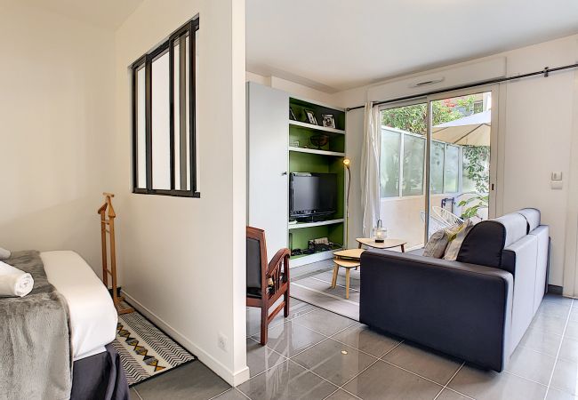 Studio in Nice - N&J - BERLIOZ PATIO - Central - Residential area - Patio 20m² Studio in Nice - N&J - BERLIOZ PATIO - Central - Residential area - Patio 20m²