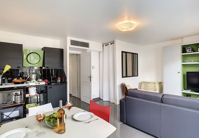 Studio in Nice - N&J - BERLIOZ PATIO - Central - Residential area - Patio 20m² Studio in Nice - N&J - BERLIOZ PATIO - Central - Residential area - Patio 20m²