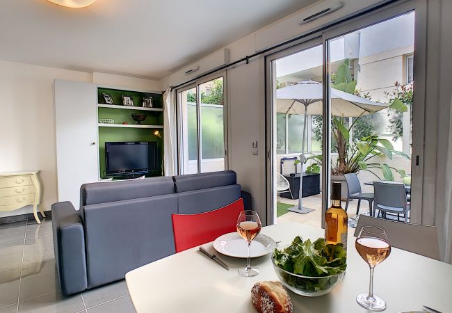 Studio in Nice - N&J - BERLIOZ PATIO - Central - Residential area - Patio 20m² Studio in Nice - N&J - BERLIOZ PATIO - Central - Residential area - Patio 20m²