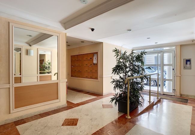 Studio in Nice - N&J - BERLIOZ PATIO - Central - Residential area - Patio 20m² Studio in Nice - N&J - BERLIOZ PATIO - Central - Residential area - Patio 20m²