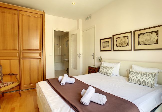 Apartment in Nice - N&J - OCEAN PROMENADE - Terrace with sea view Apartment in Nice - N&J - OCEAN PROMENADE - Terrace with sea view