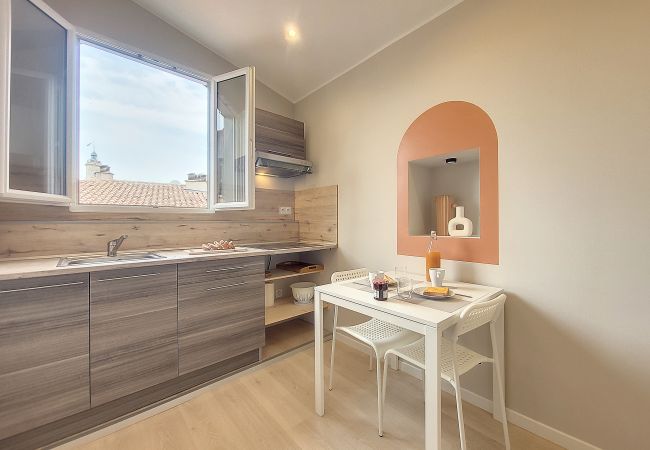 Studio in Nice - N&J -  VIEUX NICE SUITE - Old Town - Close sea Studio in Nice - N&J -  VIEUX NICE SUITE - Old Town - Close sea