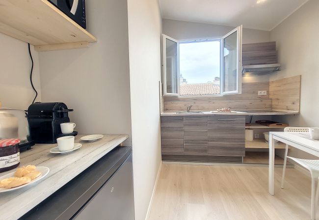 Studio in Nice - N&J -  VIEUX NICE SUITE - Old Town - Close sea Studio in Nice - N&J -  VIEUX NICE SUITE - Old Town - Close sea