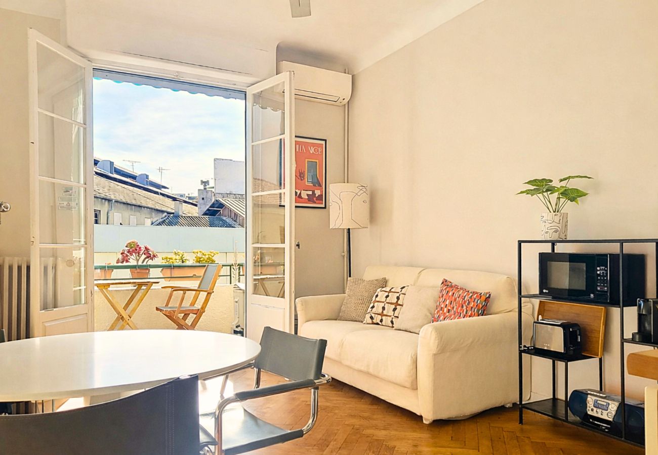 Apartment in Nice - N&J - PANTAI - Central - Close sea - Balcony