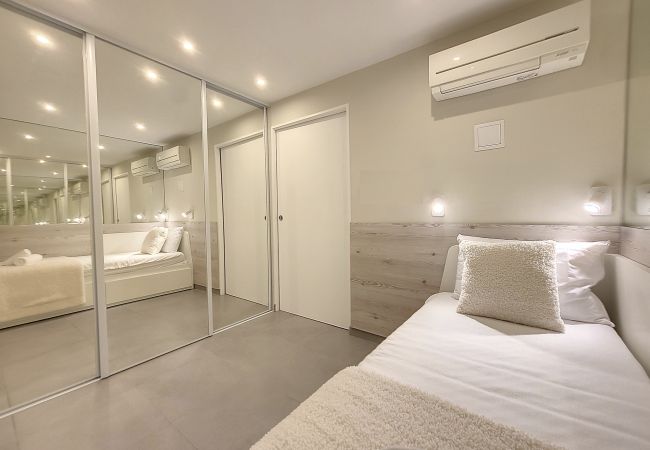 Studio in Nice - N&J - GRAND SUD TERRASSE - Pool - Free parking  Studio in Nice - N&J - GRAND SUD TERRASSE - Pool - Free parking