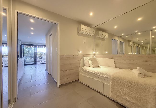 Studio in Nice - N&J - GRAND SUD TERRASSE - Pool - Free parking  Studio in Nice - N&J - GRAND SUD TERRASSE - Pool - Free parking