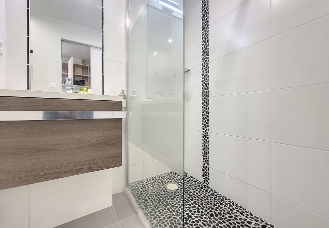 Studio in Nice - N&J - GRAND SUD TERRASSE - Pool - Free parking  Studio in Nice - N&J - GRAND SUD TERRASSE - Pool - Free parking
