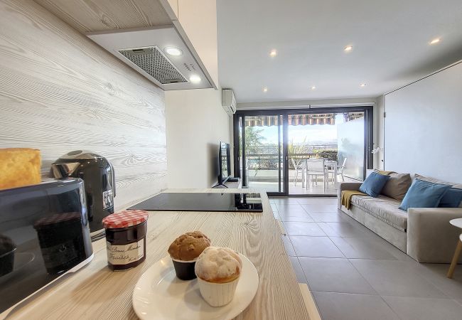 Studio in Nice - N&J - GRAND SUD TERRASSE - Pool - Free parking  Studio in Nice - N&J - GRAND SUD TERRASSE - Pool - Free parking
