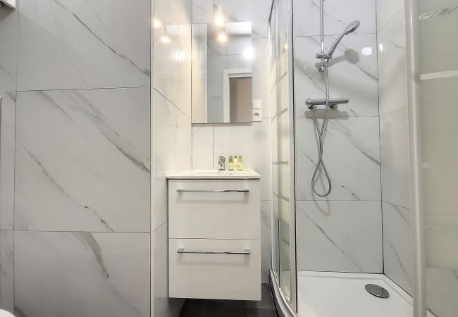 Studio in Nice - N&J - GOLDIE FRANCE RIVIERA - Very close sea Studio in Nice - N&J - GOLDIE FRANCE RIVIERA - Very close sea