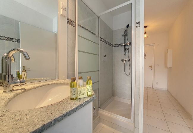 Apartment in Nice - N&J - VANINA - Close sea - Free parking Apartment in Nice - N&J - VANINA - Close sea - Free parking