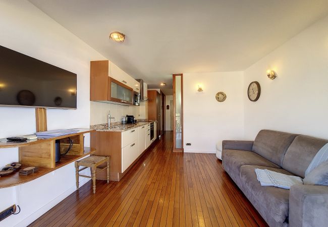 Studio in Nice - N&J - HUBLOT VUE MER- Pool - Parking Studio in Nice - N&J - HUBLOT VUE MER- Pool - Parking