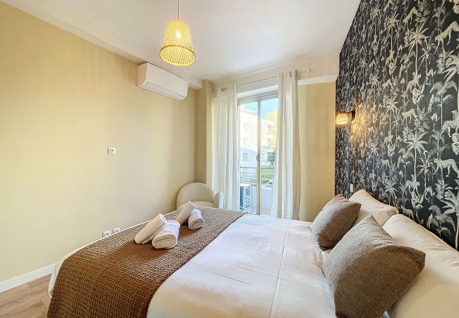 Apartment in Nice - New! N&J-L'OISEAU BLEU-4 bedrooms-Free Parking