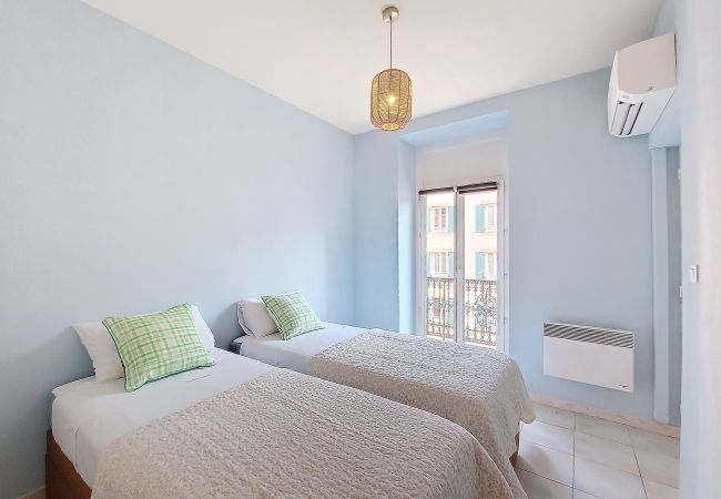 Apartment in Nice -  N&J - PALAIS DU PORT - Balcony - Le Port Place du Pin Apartment in Nice -  N&J - PALAIS DU PORT - Balcony - Le Port Place du Pin