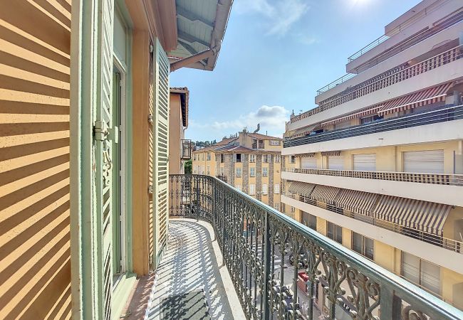 Apartment in Nice -  N&J - PALAIS DU PORT - Balcony - Le Port Place du Pin Apartment in Nice -  N&J - PALAIS DU PORT - Balcony - Le Port Place du Pin