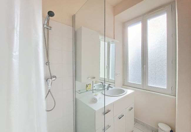 Apartment in Nice -  N&J - PALAIS DU PORT - Balcony - Le Port Place du Pin Apartment in Nice -  N&J - PALAIS DU PORT - Balcony - Le Port Place du Pin