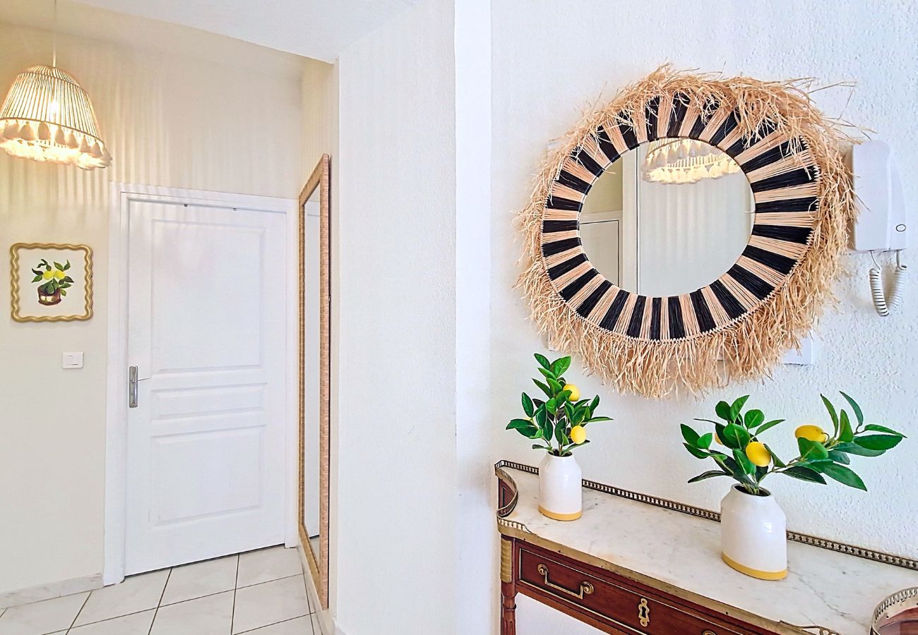 Apartment in Nice -  N&J - PALAIS DU PORT - Balcony - Le Port Place du Pin