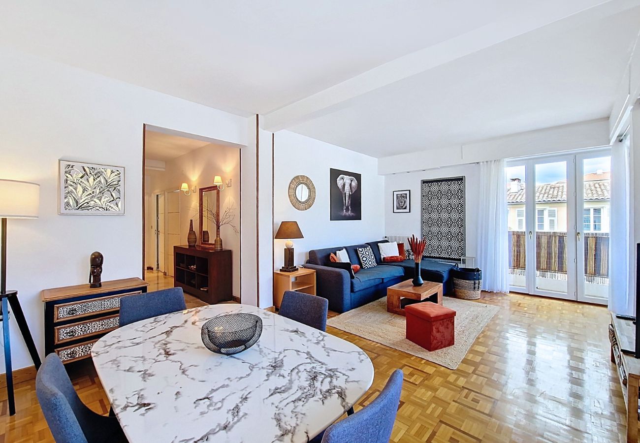 Apartment in Nice - New! N&J - TROPI AZUR - Terrace - Place du Pin 
