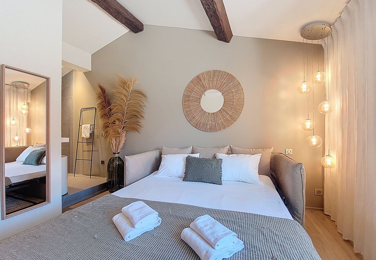 Studio in Nice - NEW! N&J - BEIGE RIVIERA - Standing suite