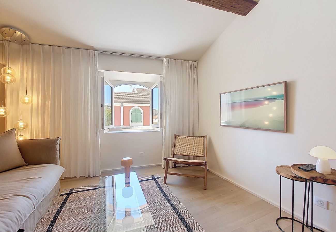 Studio in Nice - NEW! N&J - BEIGE RIVIERA - Standing suite