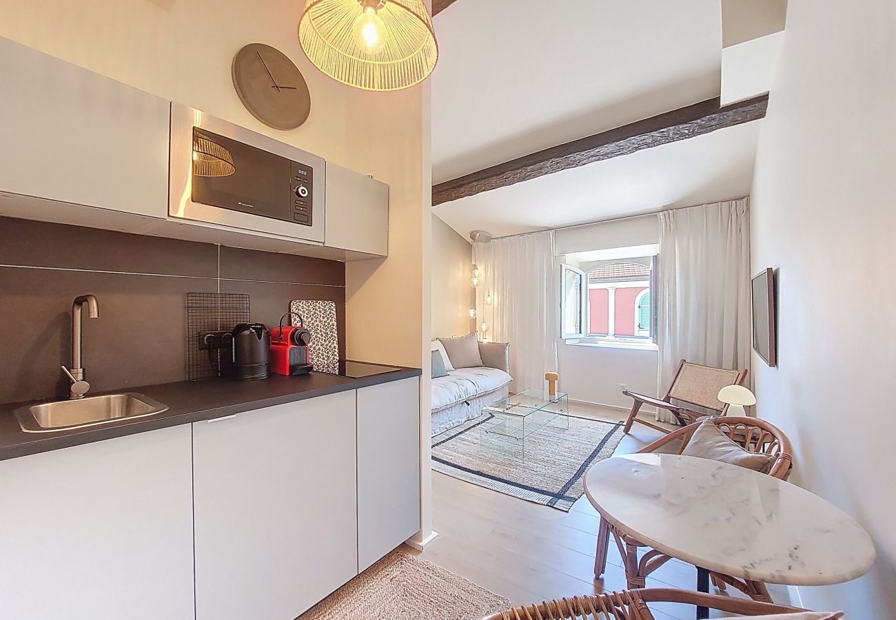 Studio in Nice - NEW! N&J - BEIGE RIVIERA - Standing suite