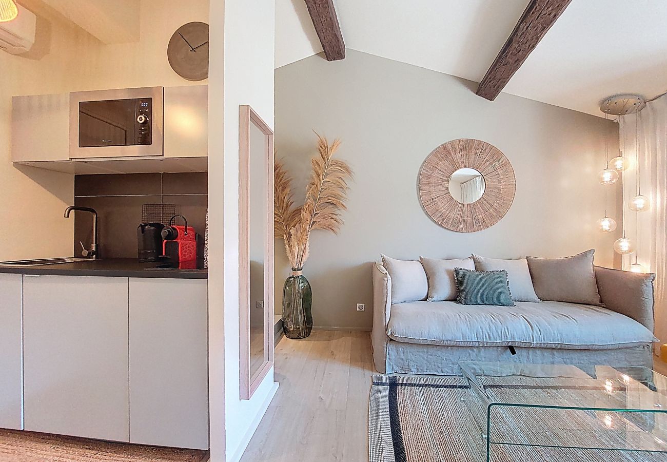 Studio in Nice - NEW! N&J - BEIGE RIVIERA - Standing suite