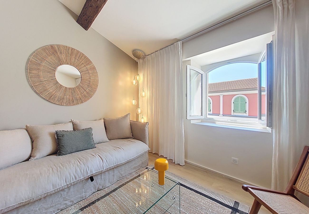 Studio in Nice - NEW! N&J - BEIGE RIVIERA - Standing suite