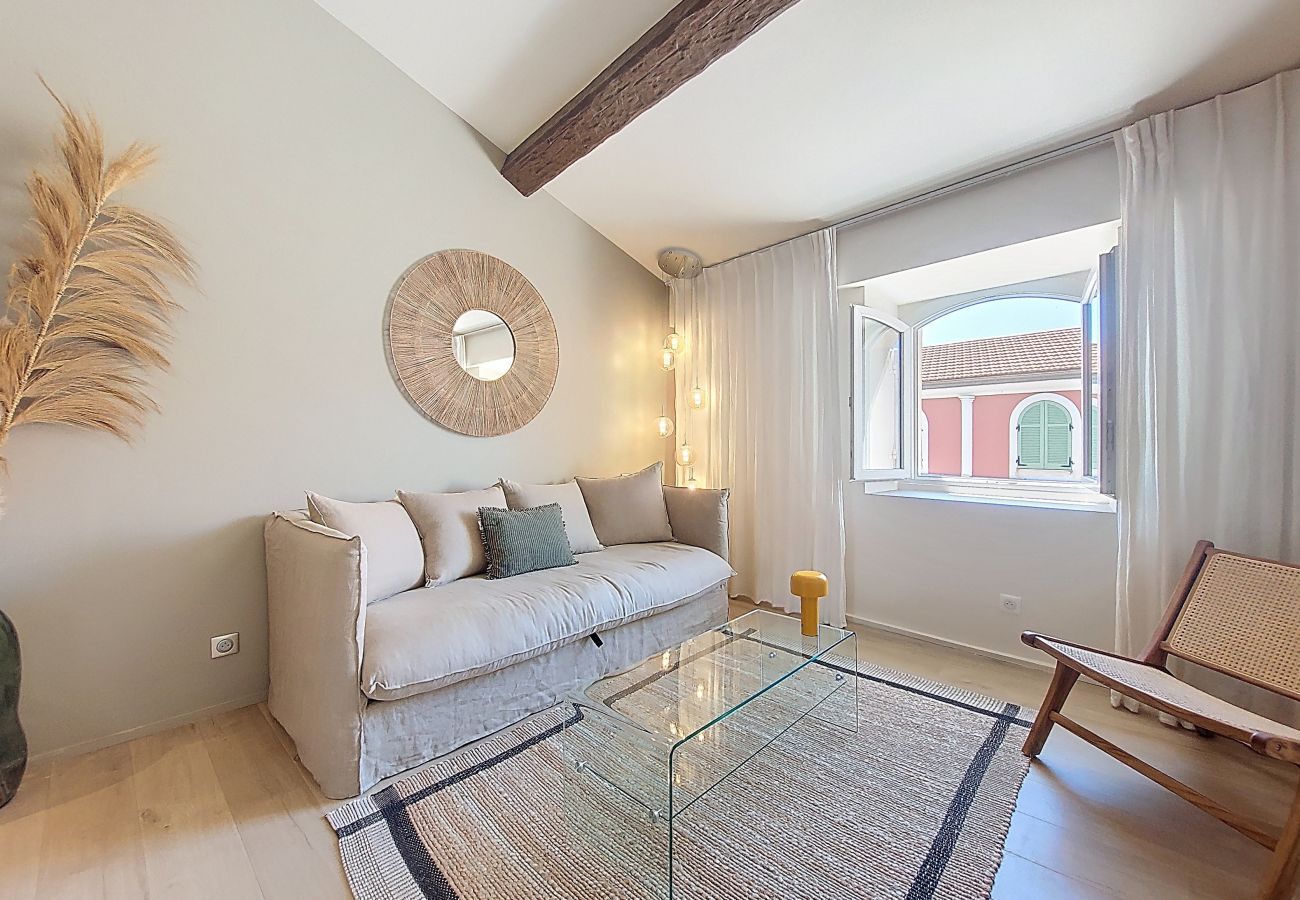 Studio in Nice - NEW! N&J - BEIGE RIVIERA - Standing suite