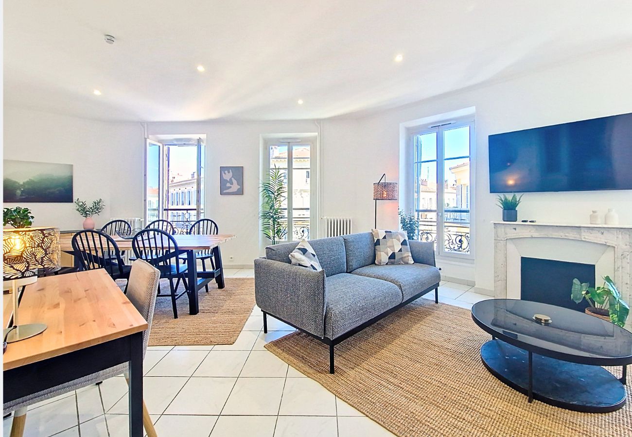 Apartment in Nice - New! N&J - URBAN RIVIERA - Central - Luminous