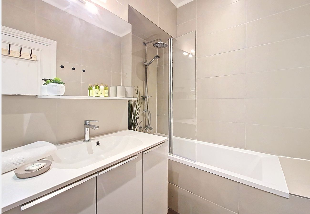 Apartment in Nice - New! N&J - URBAN RIVIERA - Central - Luminous