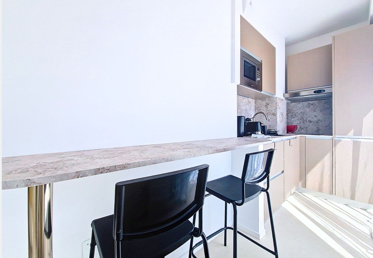 Studio in Nice - New! N&J - STUDIO ANNA - Central Nice • AC • Walk to beach